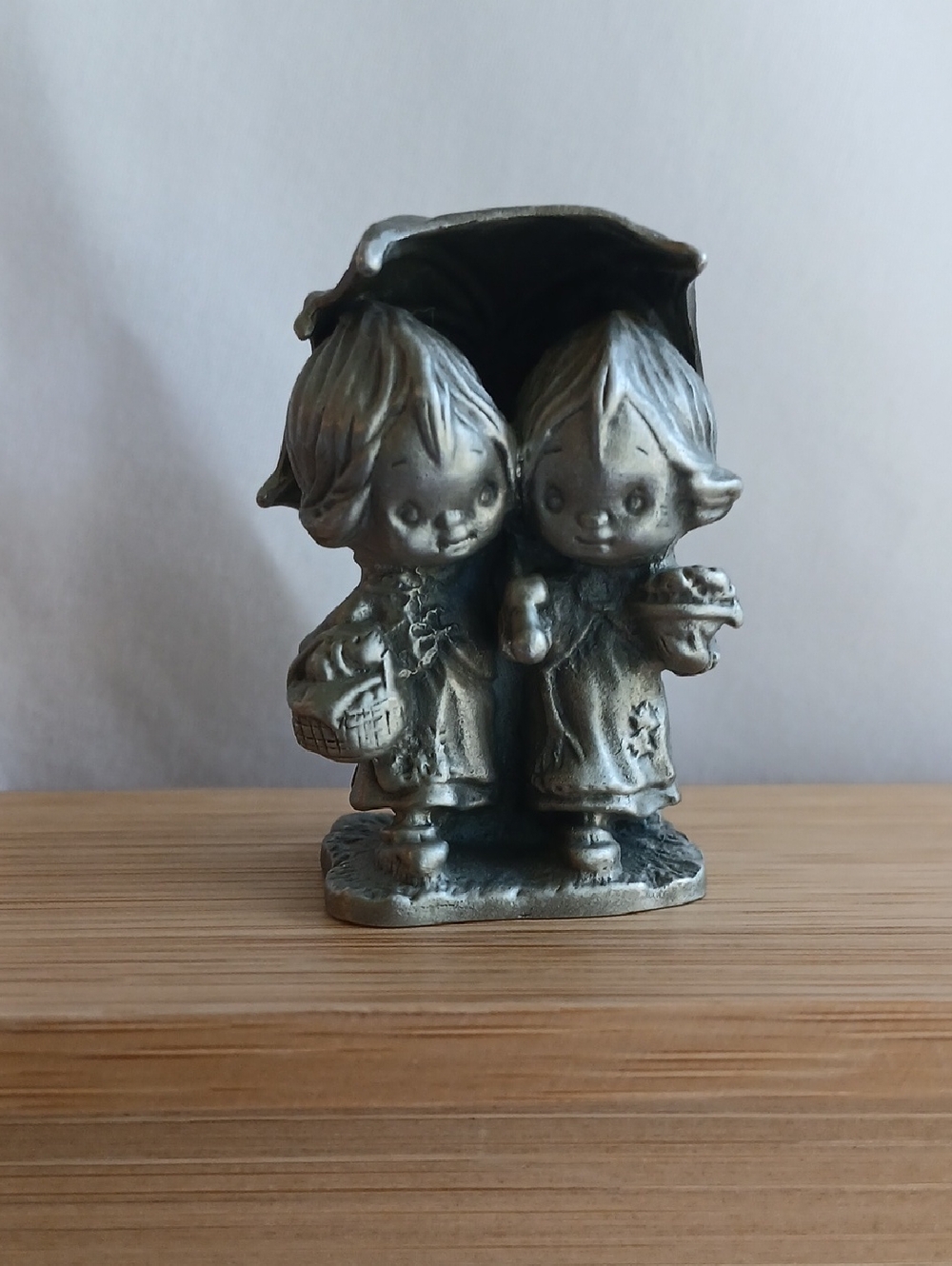 VTG Betsey Clark Pewter Girls with Umbrella Figurine 1977